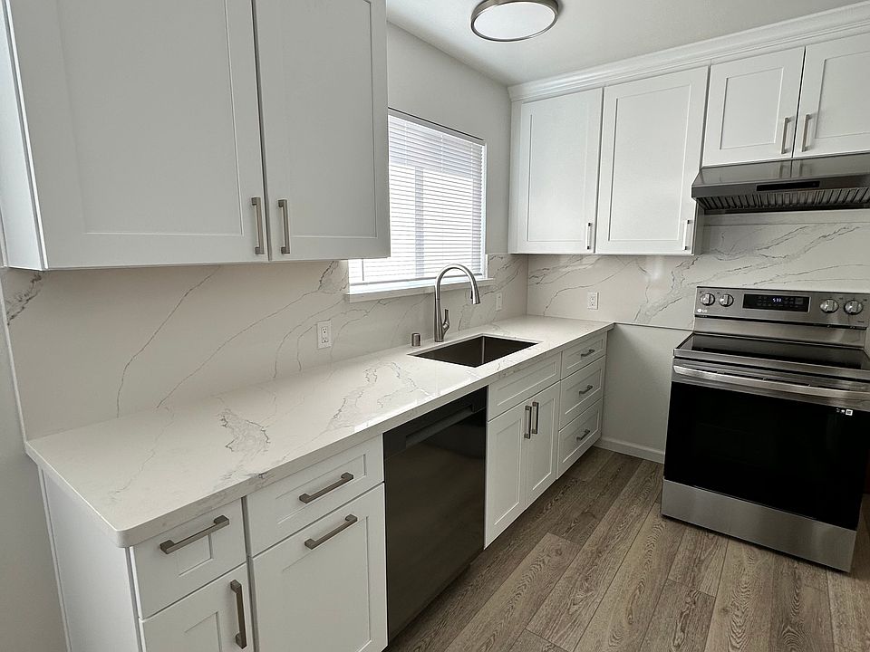 1st image of 235 Waverley St APT 3