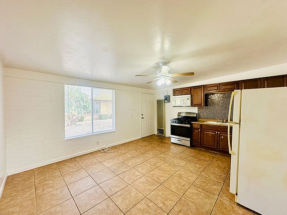 3rd image of 4215 E Fairmount St APT 15