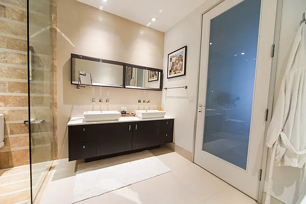 Rented by Manhattan Realty Group | media 21