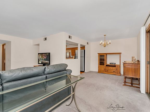 3rd image of 8118 169th St