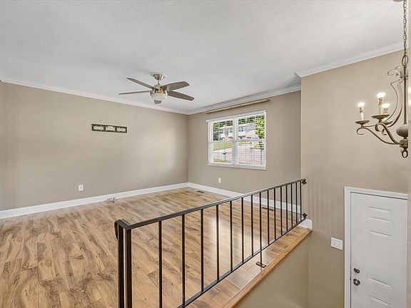 3rd image of 613 Arlington Dr