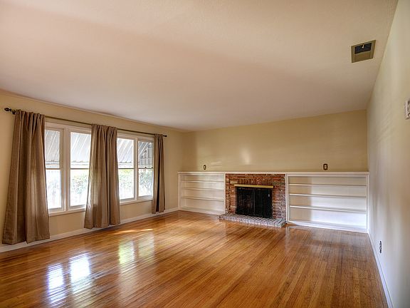 4th image of 1060 Watt Ave