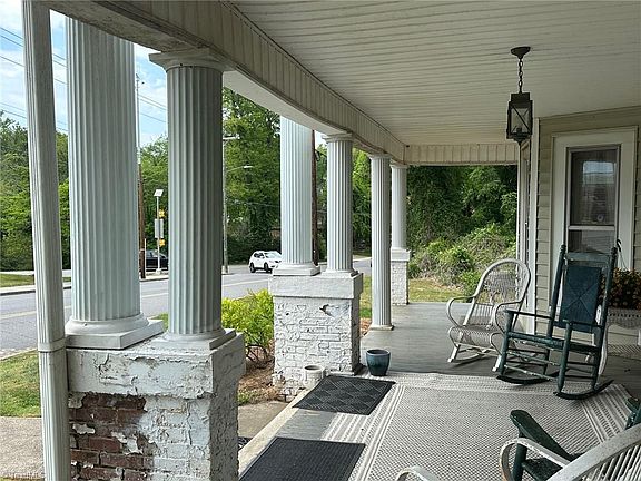 4th image of 246 Church St
