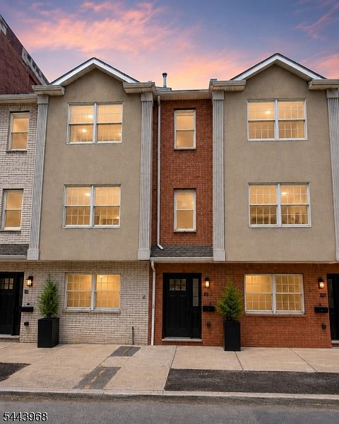 1st image of 16 E Kinney St