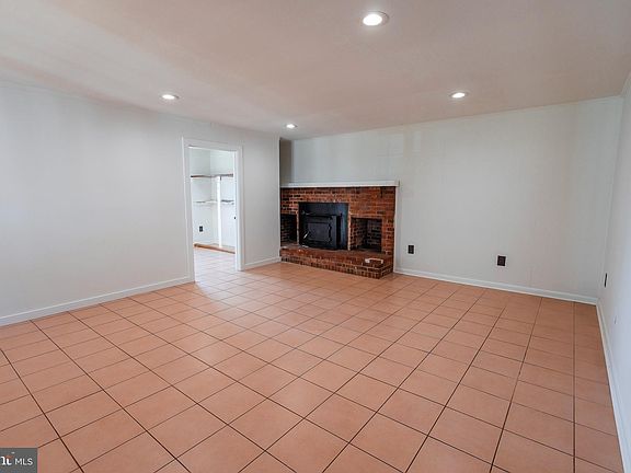 3rd image of 46691 Winchester Dr