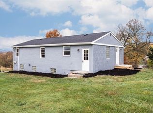 215 Kaelin Dr, Pittsburgh, PA 15239
