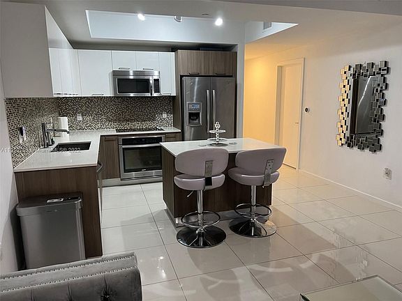 5th image of 5300 Paseo Dr #506
