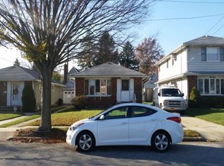 15 Bromleigh Rd N, Garden City, NY 11530