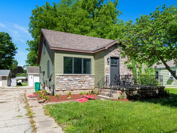 157 S Main St, Seneca, IL 61360