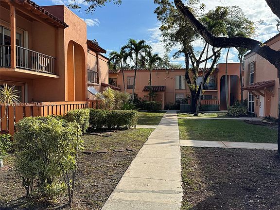 3rd image of 7120 Fairway Dr APT L4