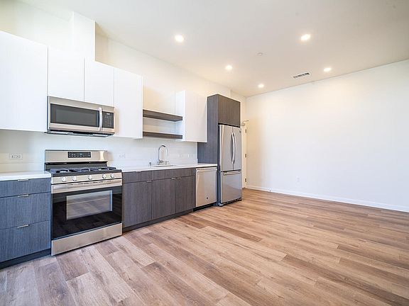2nd image of 2410 33rd Ave #101