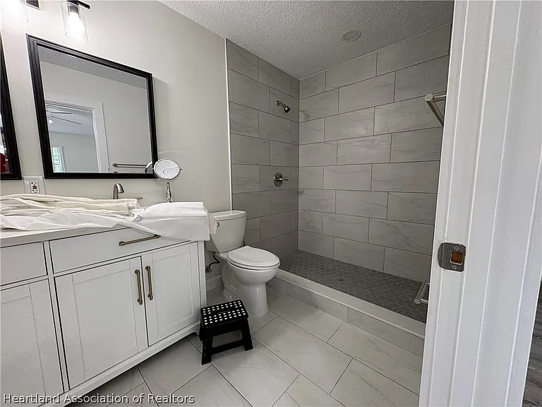 1008 Lagrande Blvd — Photo 17
