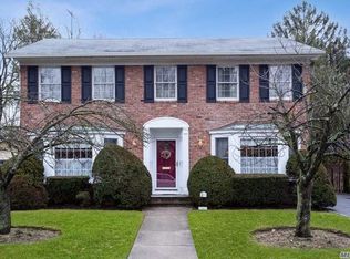 11 Brixton Rd, Garden City, NY 11530