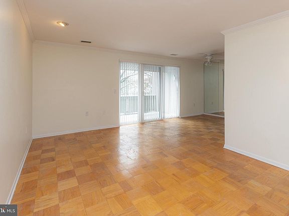 3rd image of 120 Cross Keys Rd Unit E