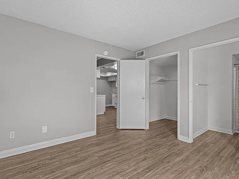 La Sierra Apartments — Photo 41