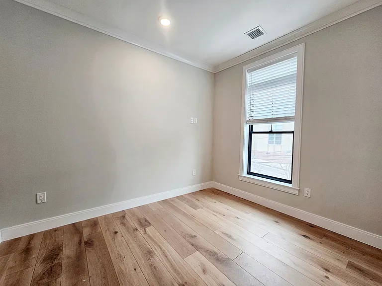 157 Everett St #103 — Photo 9