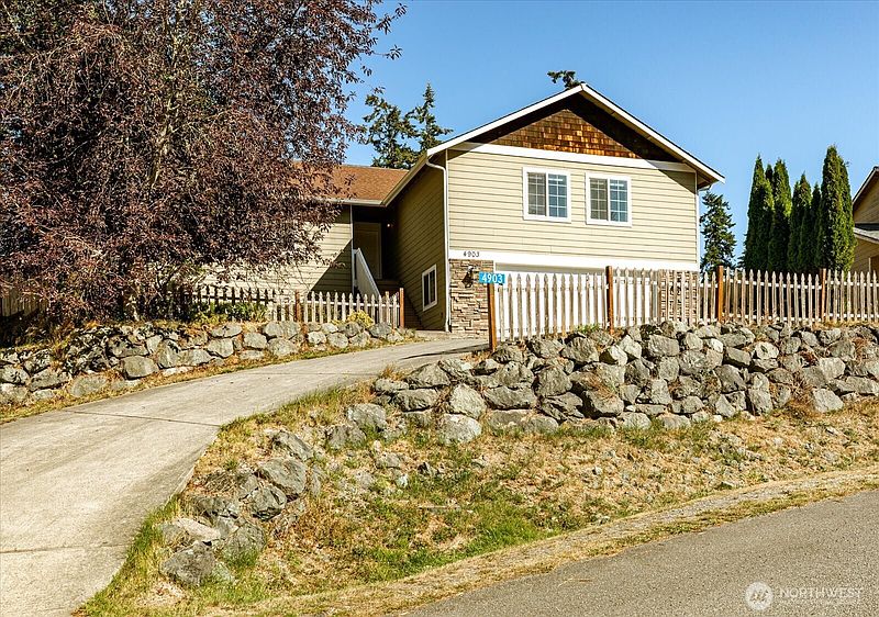 3rd image of 4903 Reindeer Road