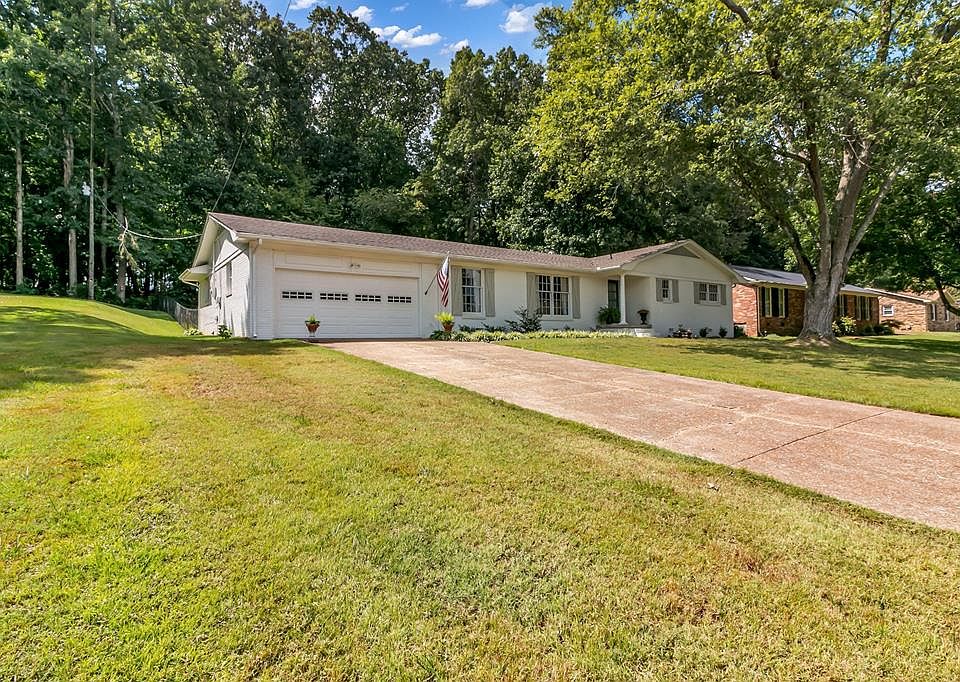 1st image of 1923 White Oak Dr