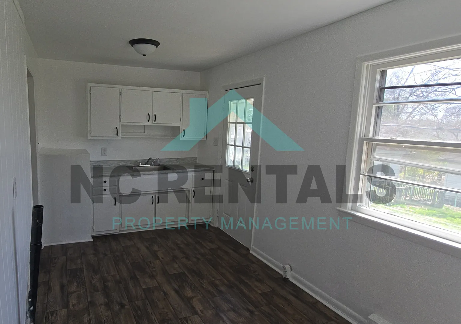 Greensboro 3BR/1BA - Fully Electric & Conveniently Located — Photo 4