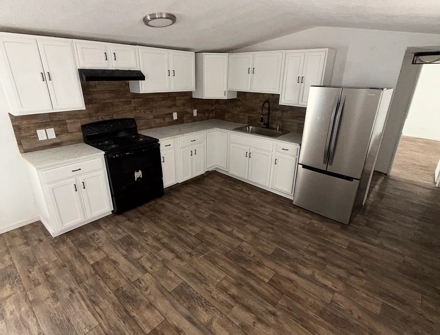 3 bed, 1100 sqft, $1,350 — Photo 3