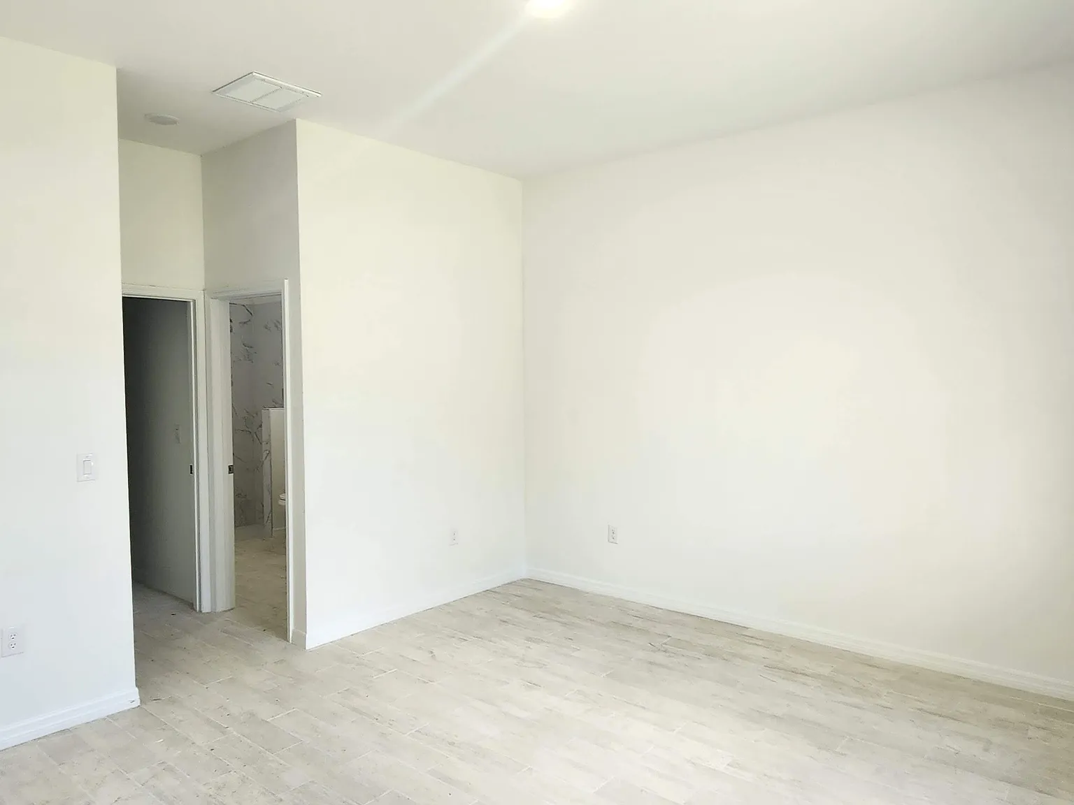 3 bed, 1600 sqft, $2,100 — Photo 2