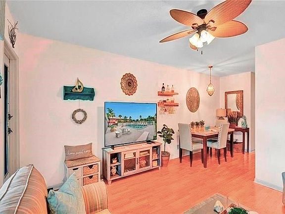 3rd image of 3212 SE 8th St #6-B