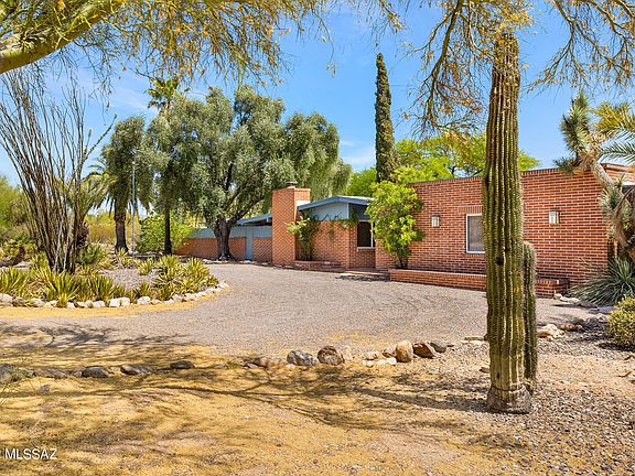 3rd image of 931 W San Martin Dr