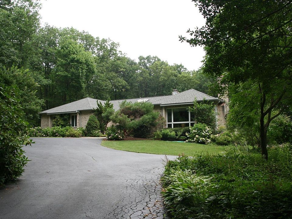 1st image of 11300 Seneca Cir