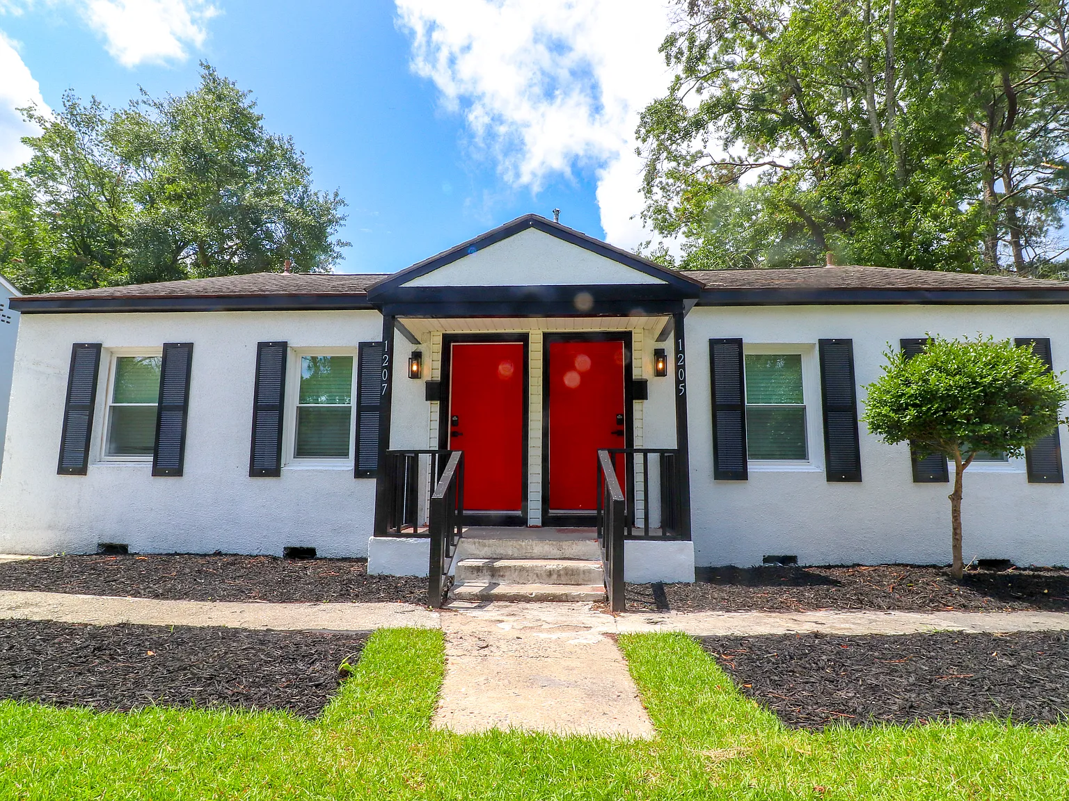 3 bed, 1100 sqft, $1,700 — Photo 1