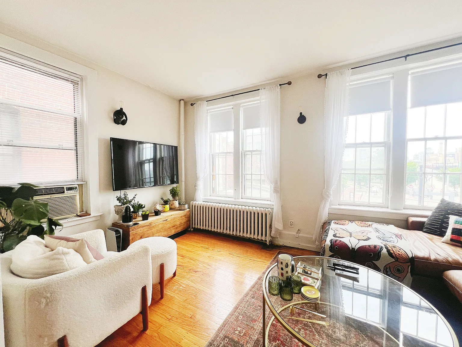 1 bed, 725 sqft, $2,400 — Photo 3