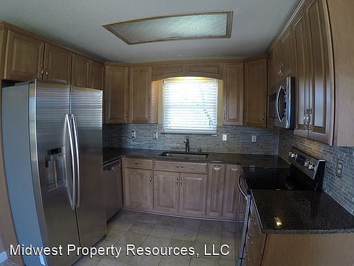 3rd image of 609 SE Cumberland Dr