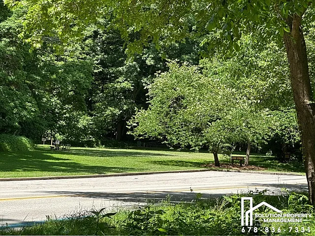1323 Hilton Dr — Photo 18