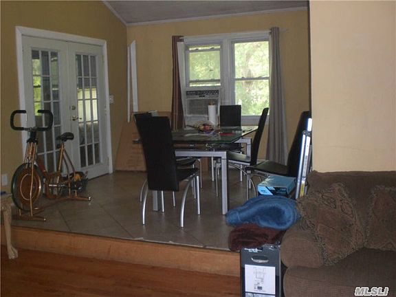 2nd image of 864 Ferndale Blvd