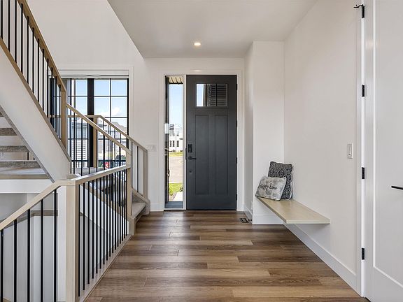 4th image of 6 Harrow Close