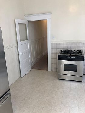 4th image of 1143 Montgomery St #A