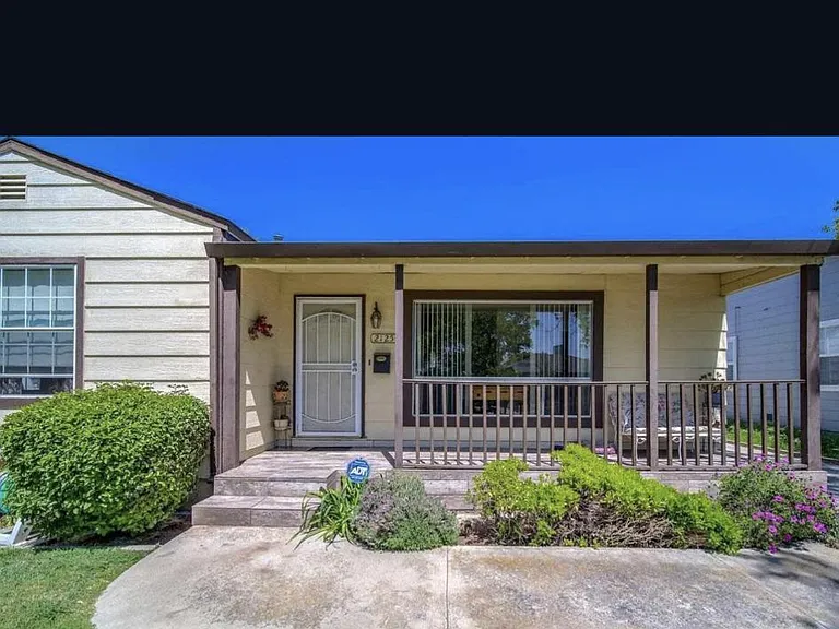 2125 Juliesse Ave — Photo 7