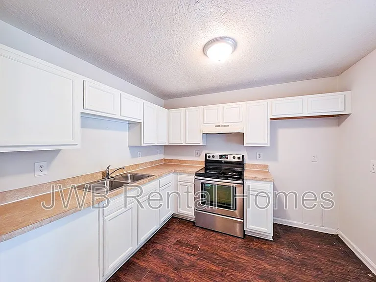 8712 Hare Ave — Photo 2