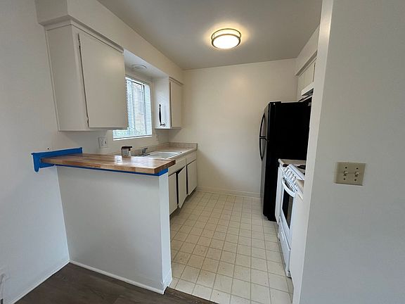 4th image of 2034 Bath St APT 3