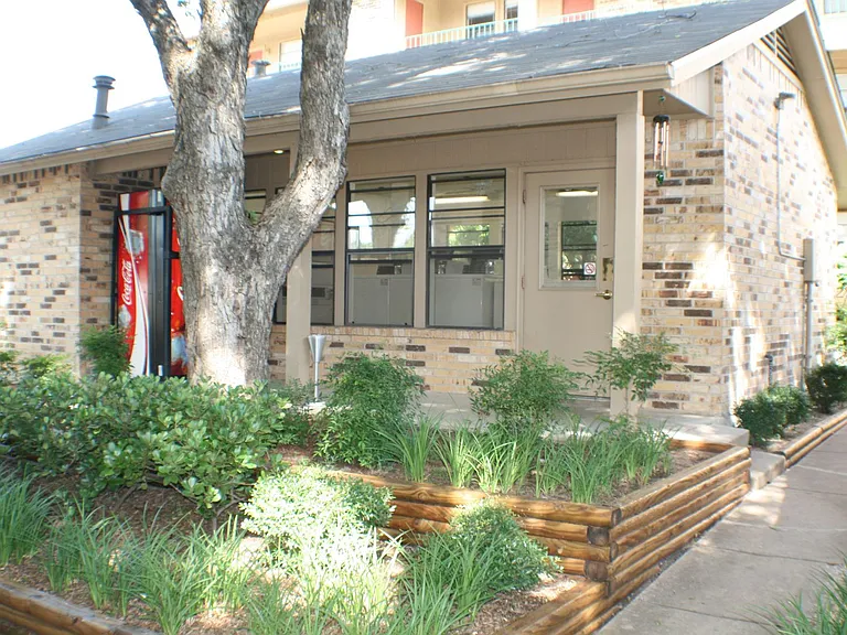 Stadium View Apartments — Photo 20