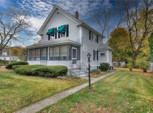 8 Chapel Rd, Barrington, RI 02806