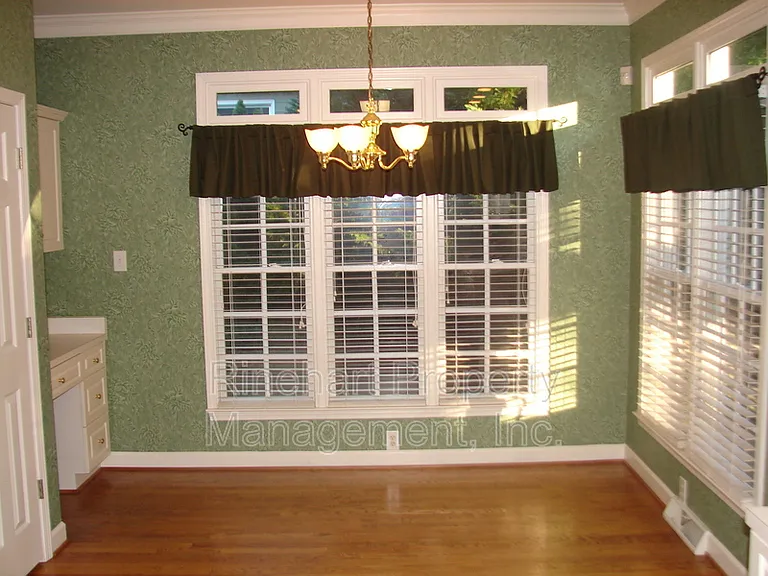 1325 Beckton Ct — Photo 6