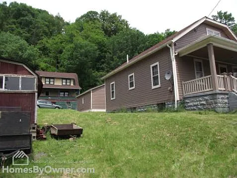 4158 Labelle Ave photo 1
