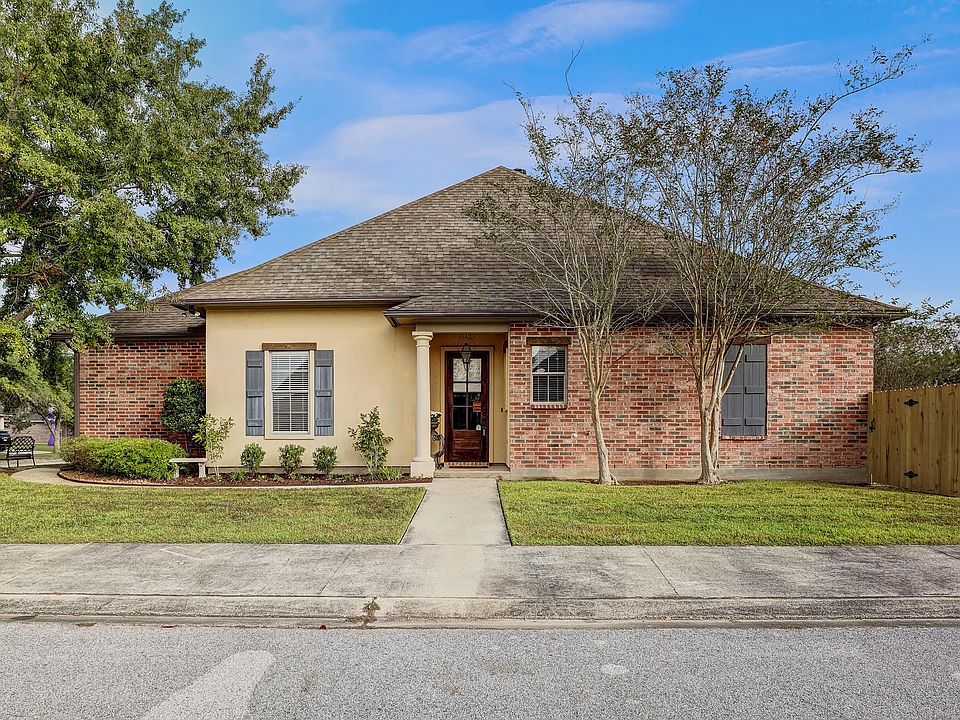 1st image of 200 Beaufort Cir