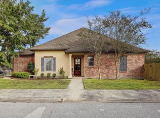 200 Beaufort Cir, Youngsville, LA 70592