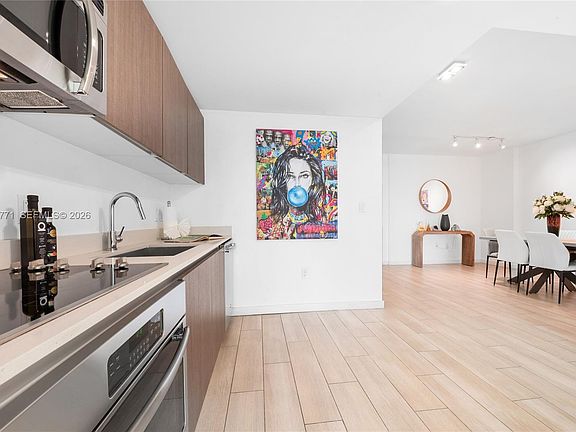 4th image of 1600 SW 1st Ave APT 707
