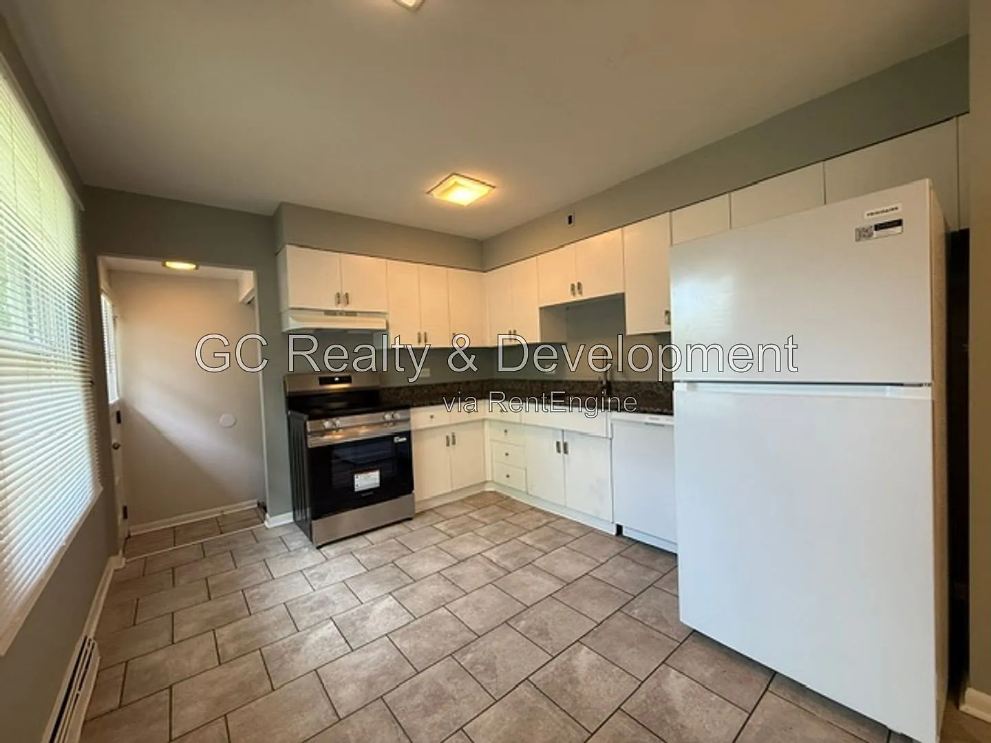 4 bed, 1.5 bath, 1250 sqft, $2,850 — Photo 2