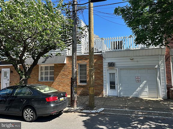 5th image of 2640 E Ontario St