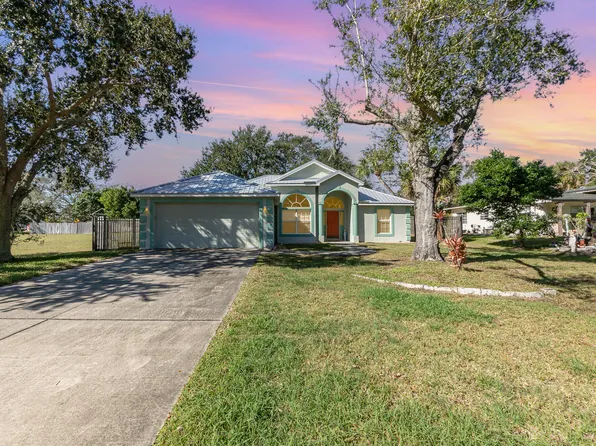 2414 Country Club Rd, Melbourne, FL 32901