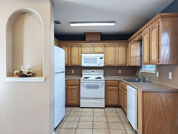 5th image of 2502 Cervantes Ave APT 2