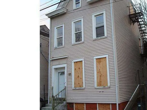 133 Spring St, Trenton, NJ 08618